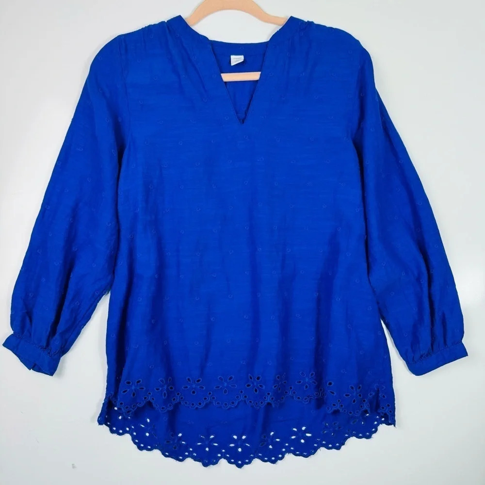 Old Navy Floral Eyelet Scalloped Hem Embroidered Dot Top Size XS‎